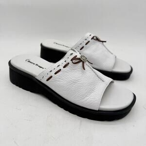 BareTraps Slip On White Pebbled Delilah Leather Sandals Women's 9